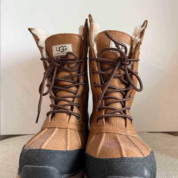 UGG Women's Tan and Black Winter Boots - Picture 7 of 7